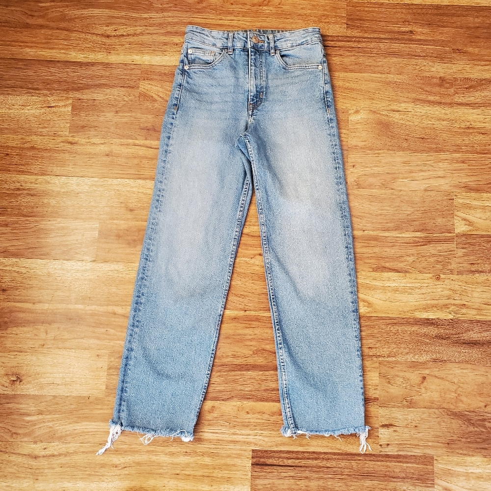 H&M Divided Size 4 Crop Straight Jeans